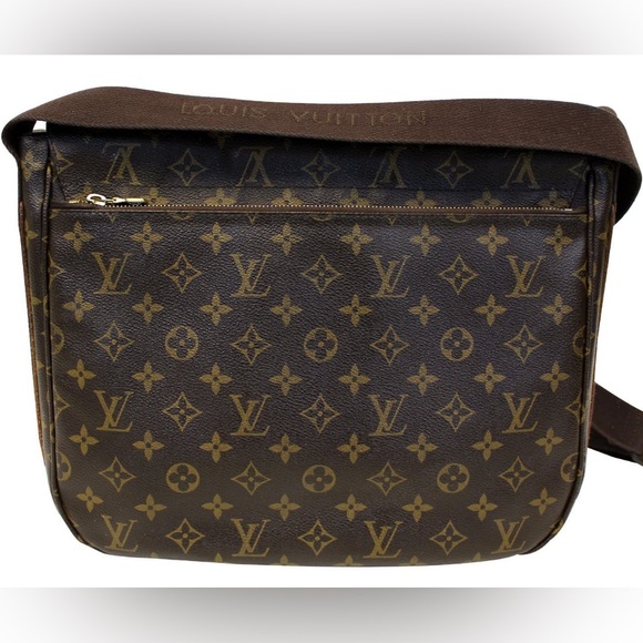 LOUIS VUITTON
Monogram Canvas Brown Beaubourg MM Messenger Bag - Picture 4 of 11
